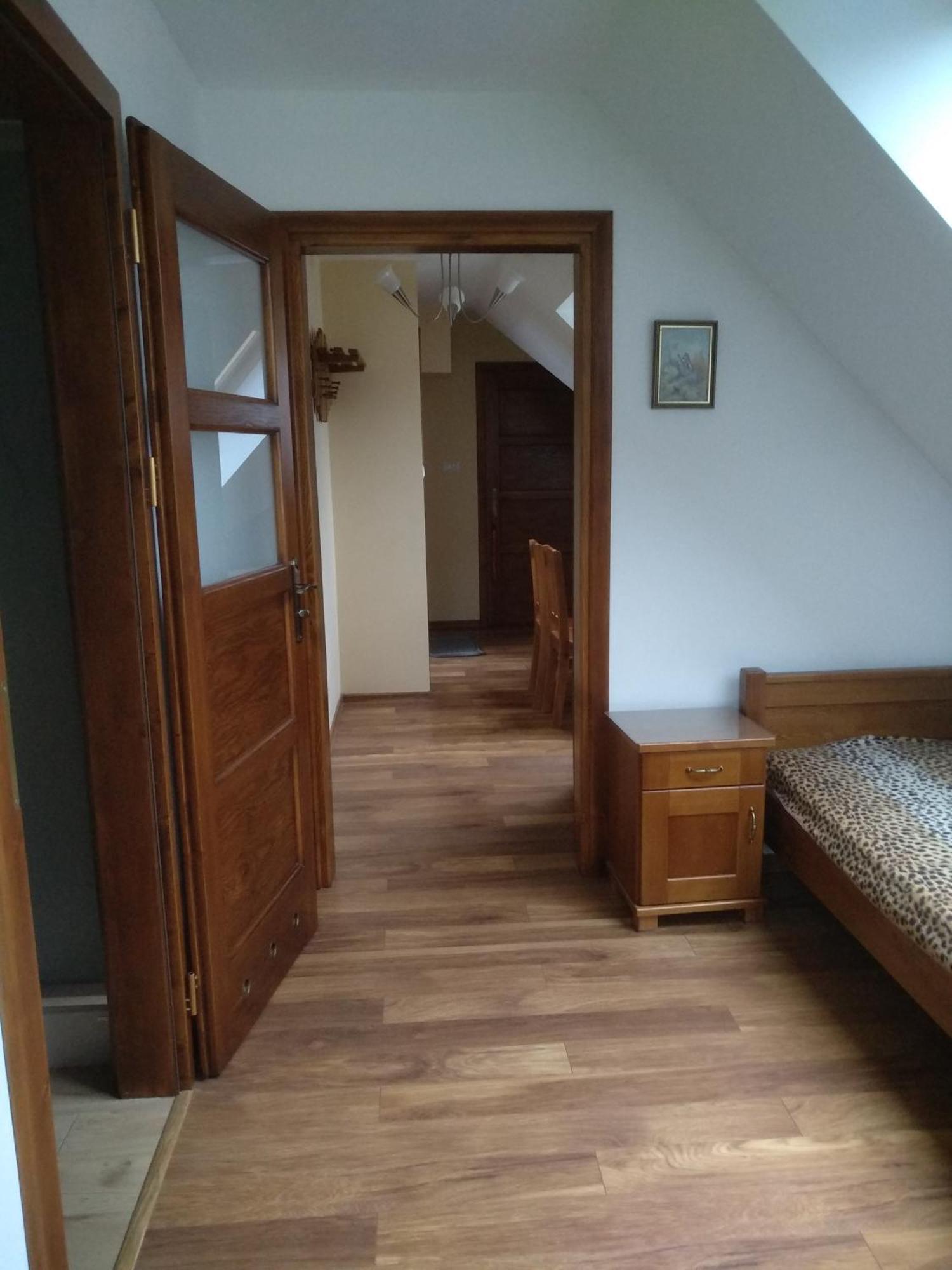 Pokoje Z Aneksami Kuchennymi U Wiktorii Sromowce Niżne Esterno foto