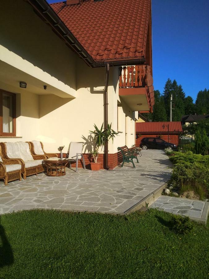 Pokoje Z Aneksami Kuchennymi U Wiktorii Sromowce Niżne Esterno foto